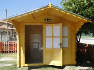 Előtetős két ajtós kerti wc